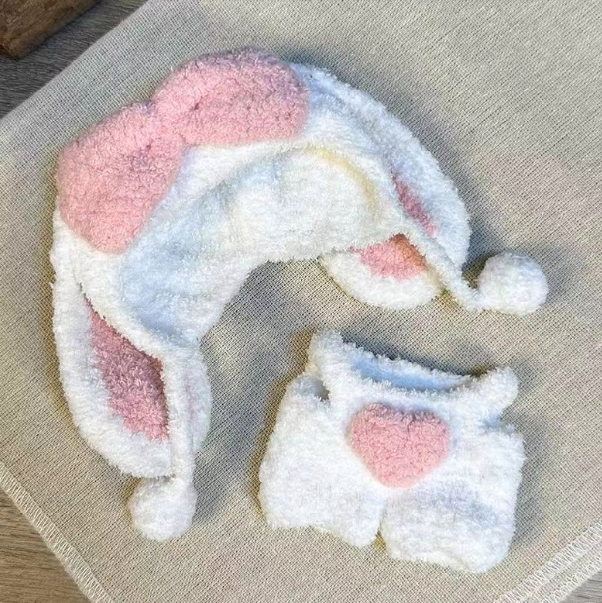 First and second generation Labubu sitting party doll clothes pendant 17cm doll Labubu clothes heart-moving lop-eared rabbit suit